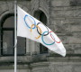 "Olympic-flag-Victoria" von Makaristos - Eigenes Werk. Lizenziert unter Gemeinfrei über Wikimedia Commons - http://commons.wikimedia.org/wiki/File:Olympic-flag-Victoria.jpg#mediaviewer/File:Olympic-flag-Victoria.jpg