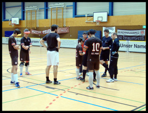 Teile des FC St. Pauli Blindenfussballteams beim Keep your mind wide open Hallenturnier