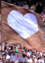 Flagge mit weißem Herz auf braunem Grund. Nordsupprt FC St. Pauli, Nordkurve Millerntor-Stadion