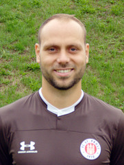 Portraitfoto Rico Benatelli (Mittelfeldspieler FC St. Pauli)